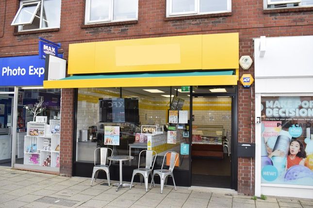 Retail premises to let in High Road, Loughton