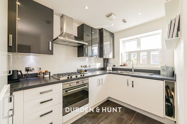 11 Ash Road, Chigwell photo 4