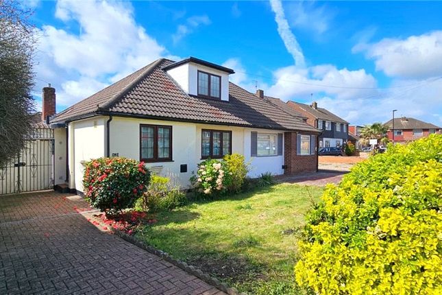 Thumbnail Bungalow to rent in The Gardens, Feltham, Middlesex