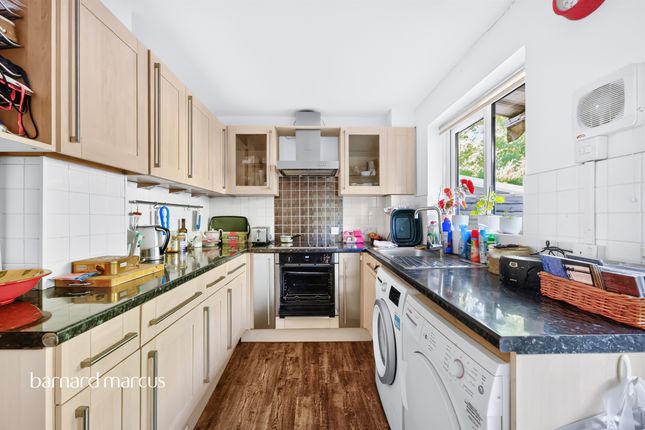 37, Lake View, Dorking photo 3