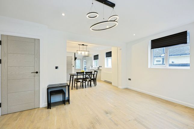 74, Valley Road, Kenley photo 2