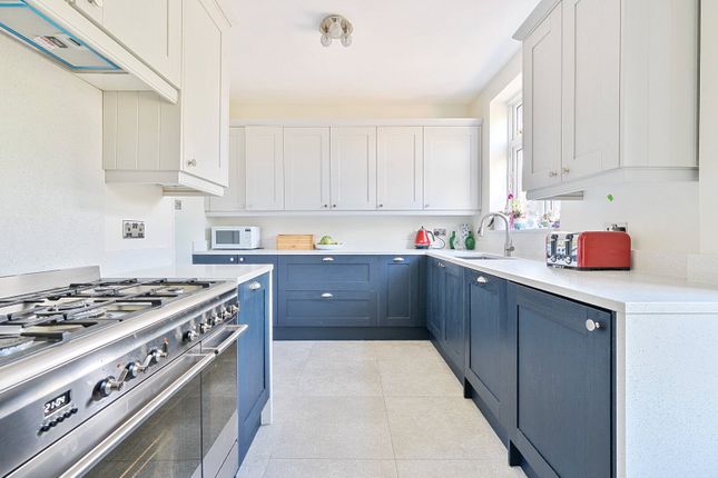 20, Medina Avenue, Esher photo 4