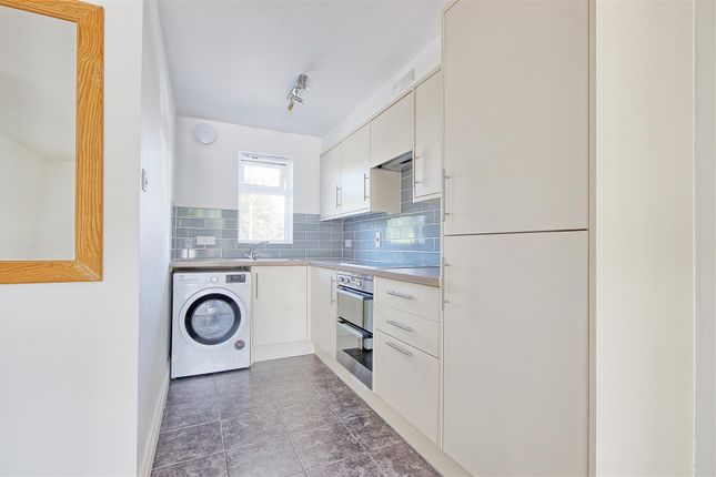 3 Drakes Court, High Street, Longstanton photo 3