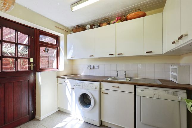 8, Canberra Close, Warwick photo 4