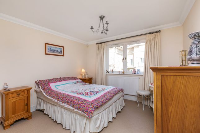 Flat for sale in Holly Meadows, Winchester