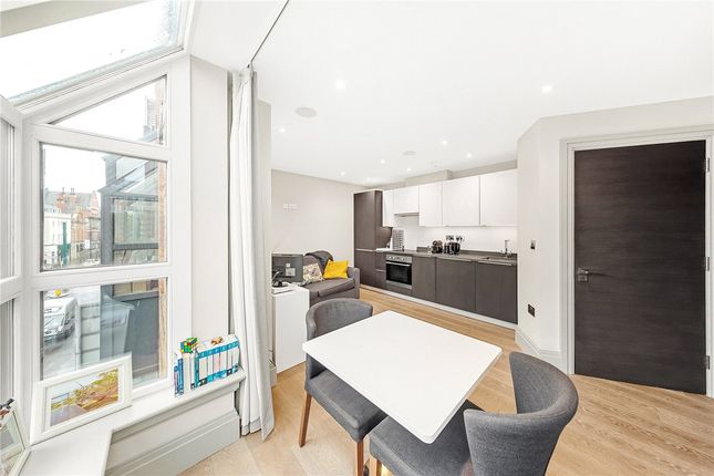 Flat to rent in Grayton House, 498-504 Fulham Road, Fulham