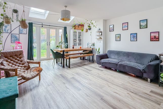 29, Skylark Avenue, Peacehaven photo 3