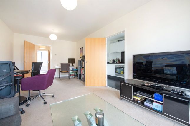 Flat to rent in 10 Fisher Close, London
