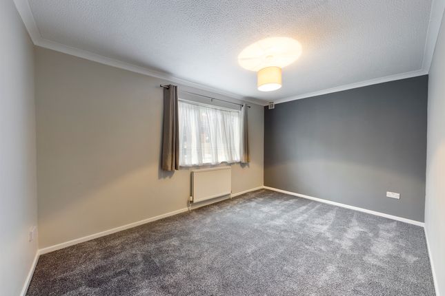 Flat to rent in Windrush Court, Windrush Drive, High Wycombe