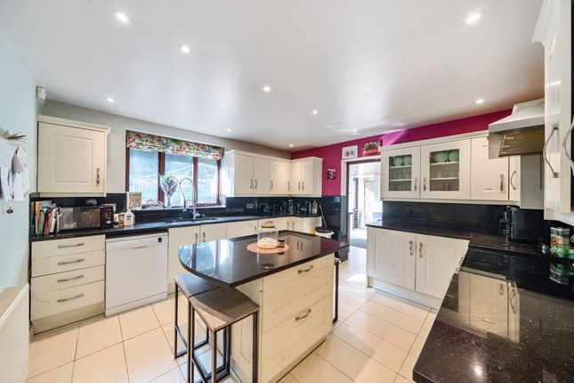 20, Harestone Valley Road, Caterham photo 4