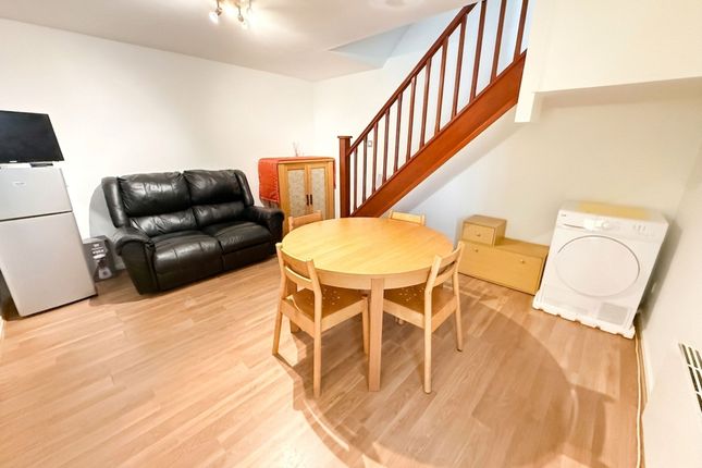 Turnberry Court, Watford photo 2