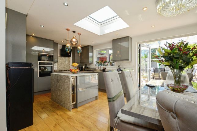88, The Gossamers, Watford photo 3