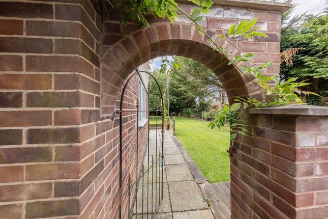 20a, Hall Close, Leicester photo 4