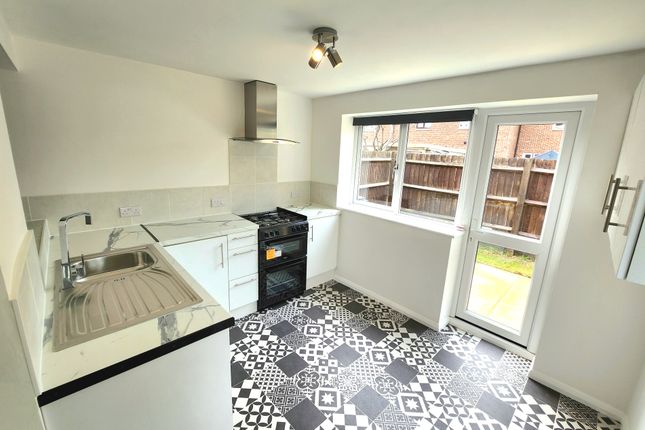 End terrace house to rent in Avenue Road - Silver Sub, Gosport, Hampshire
