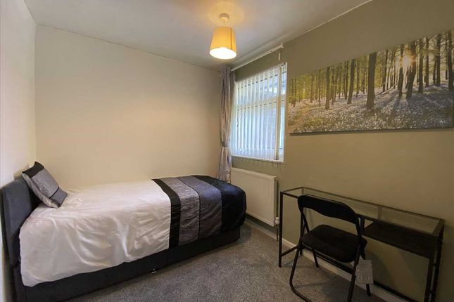 Shared accommodation to rent in Hurst Avenue, Sale, Manchester