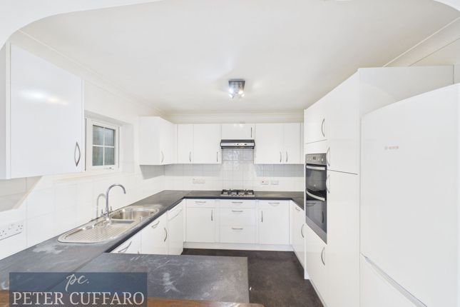 1a Abbotts Way, Ware photo 3