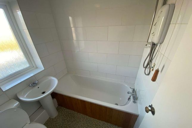 111, Sunnymead, Peterborough photo 4