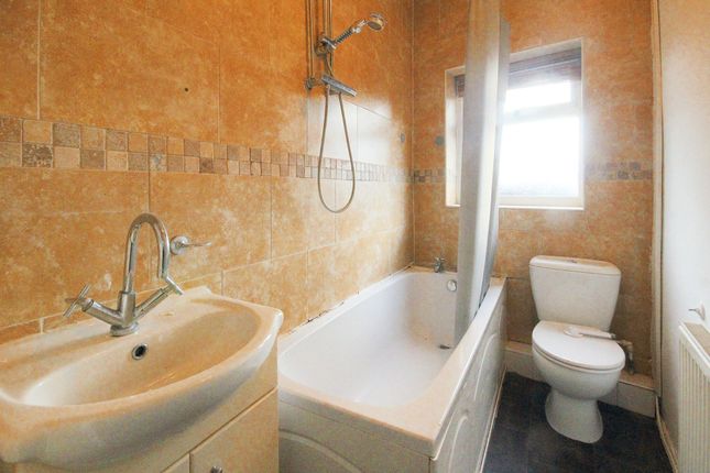 16 Junction Terrace, Wigan photo 4