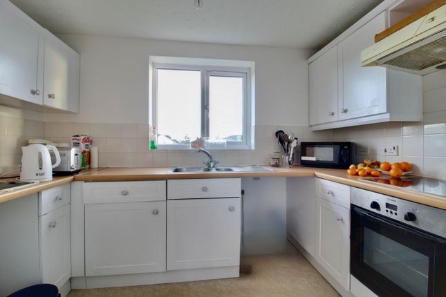 39, Messant Close, Romford photo 2