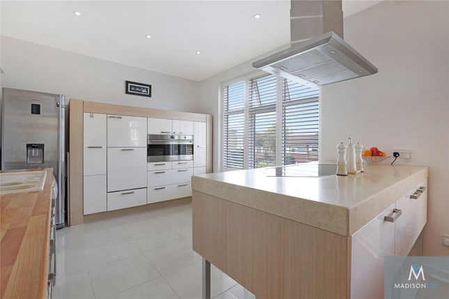 Thumbnail Flat for sale in Snakes Lane West, Woodford Green