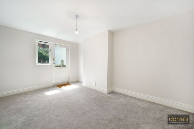 78a, Fortune Gate Road, London photo 4