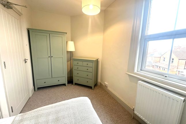 Room to rent in Colmer Road, Yeovil