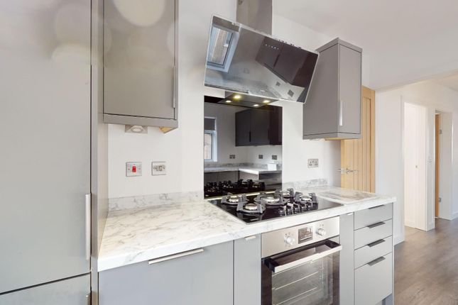 15, Westfield Mount, Leeds photo 2