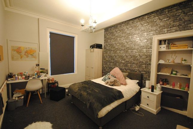A Cozy And Well-Maintained Bedroom Featuring A Dou...