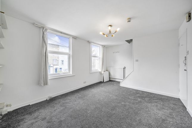 Flat 2, 127, Birchanger Road, London photo 2