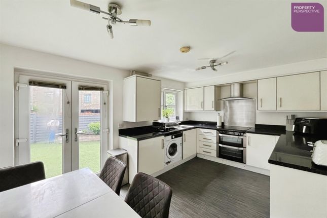 11, Weavers Fold, Lees, Oldham photo 4