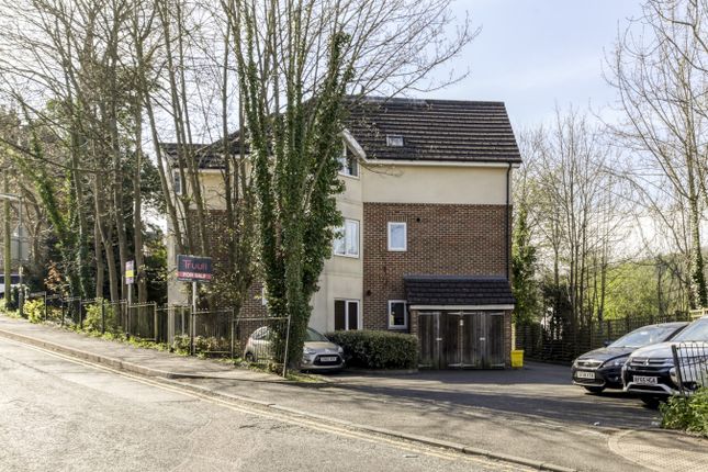 Thumbnail Flat to rent in St Lukes Road, Whyteleafe