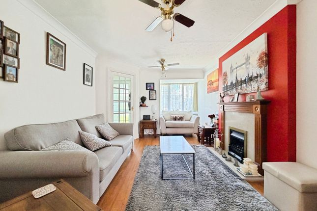 12, Pine Close, Helston photo 2