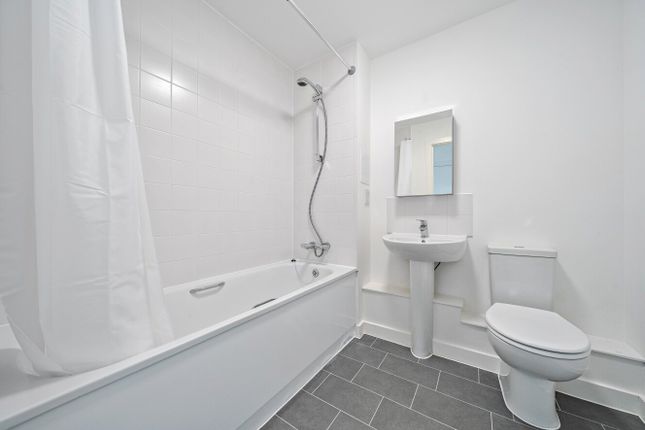 Flat 705A, Kerwin House,, Chequers Lane, Dagenham photo 5