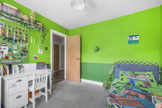 10, Hermitage Woods Crescent, Surrey photo 4