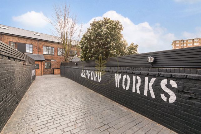 Detached house to rent in Ashford Road, Cricklewood, London