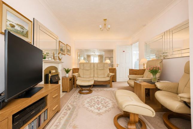 Flat 2, Robinson Court, Beach Road, Lee-On-The-Solent photo 2