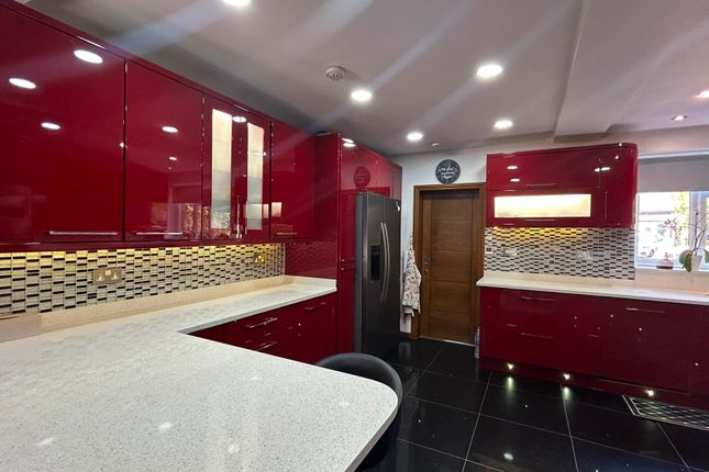 24, Maryatt Avenue, Harrow photo 3