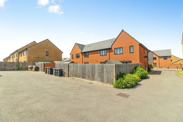 121, Burney Drive, Milton Keynes photo 4