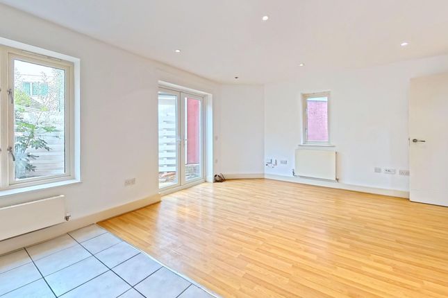18 Niagara Close, West Malling photo 2