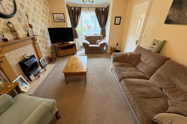 22, Rosehip Rise, Bradford photo 3