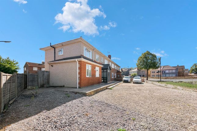 2C, Rayners Crescent, Northolt photo 4
