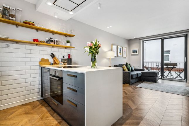 Thumbnail Flat for sale in Heather Close, London