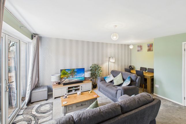 13, Garth Close, Bordon photo 3