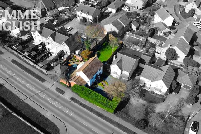 7 Carlyle Gardens, Wickford photo 2