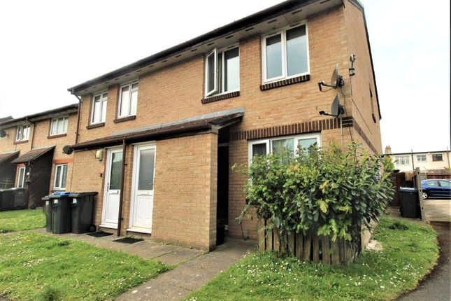 Flat to rent in Davies Close, Croydon