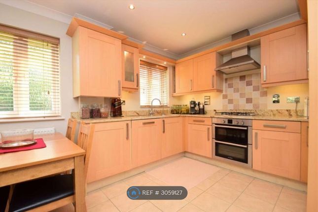 Flat, Symeon Place, Caversham, Reading photo 5