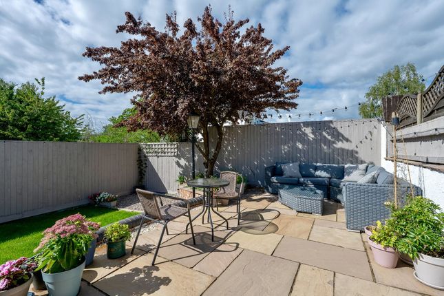 4 Roberts Close, Newport photo 4