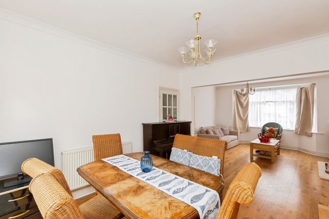 70, Charter Avenue, Ilford photo 4