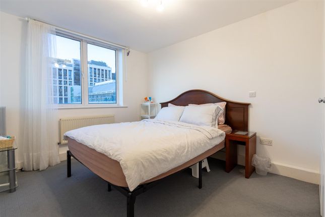 Regent Court, Flat 96, Regent Court, London photo 4