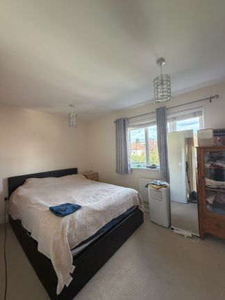 10 Charles Church Walk, Ilford photo 4